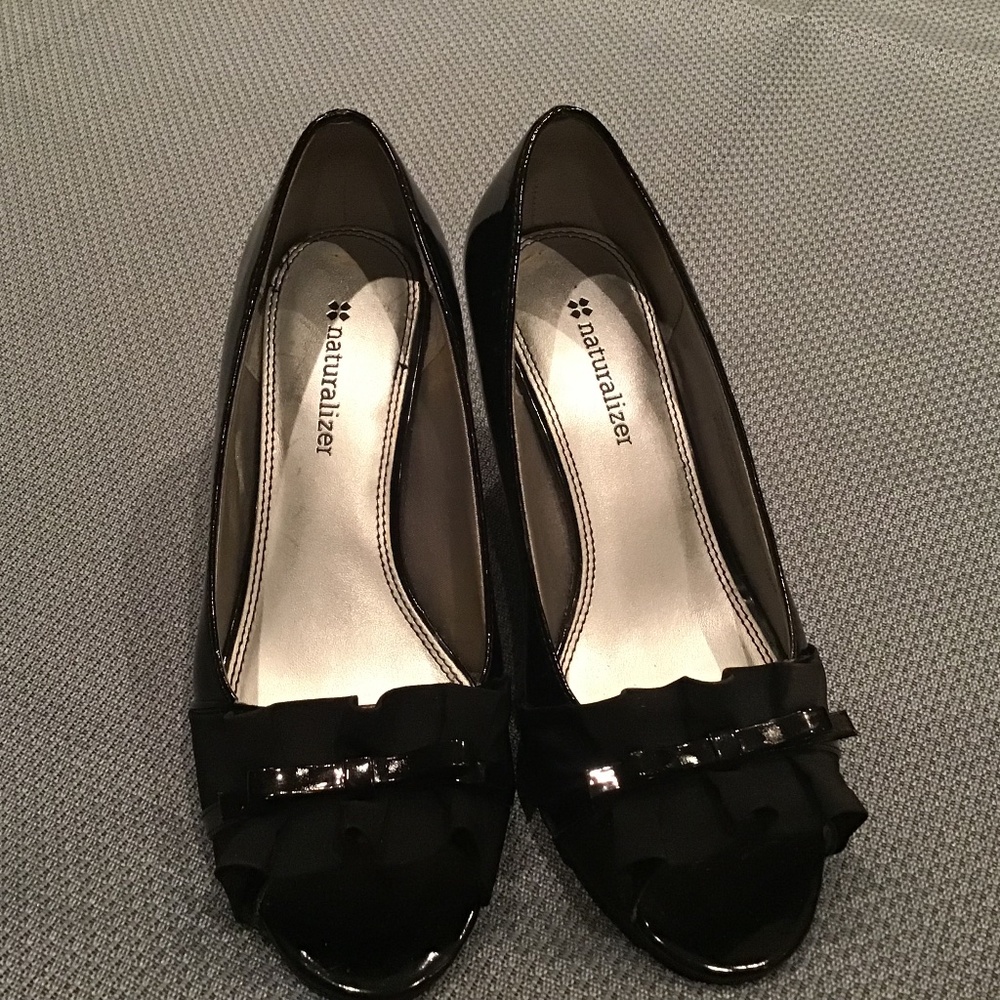 Naturalizer open toe shoes